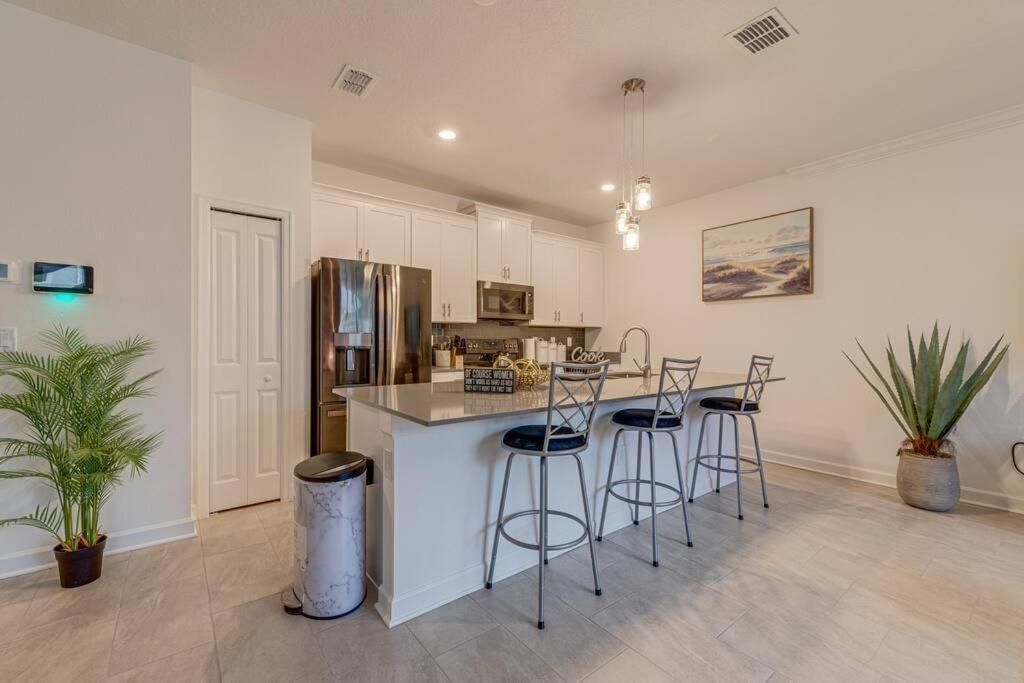 Newly Listed Townhouse Storey Lake, Free Waterpark Кіссіммі Екстер'єр фото