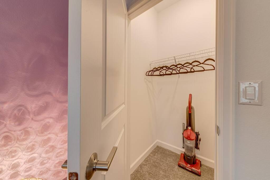 Newly Listed Townhouse Storey Lake, Free Waterpark Кіссіммі Екстер'єр фото